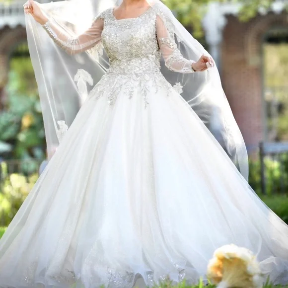 Ivory Iridescent Beaded Ball Gown Wedding Dress Size 2 | Color: Cream | Size: 2 | Dazzler123's Closet